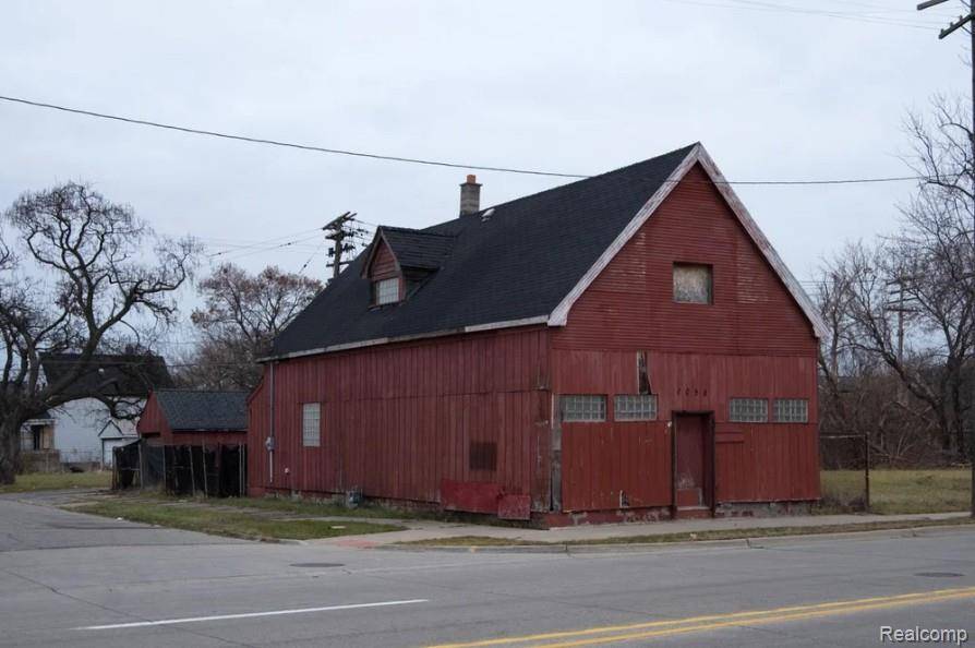 Detroit, MI 48213,6058 Van Dyke ST