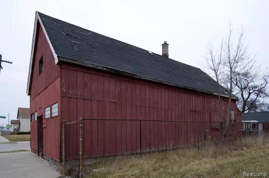 Detroit, MI 48213,6058 Van Dyke ST