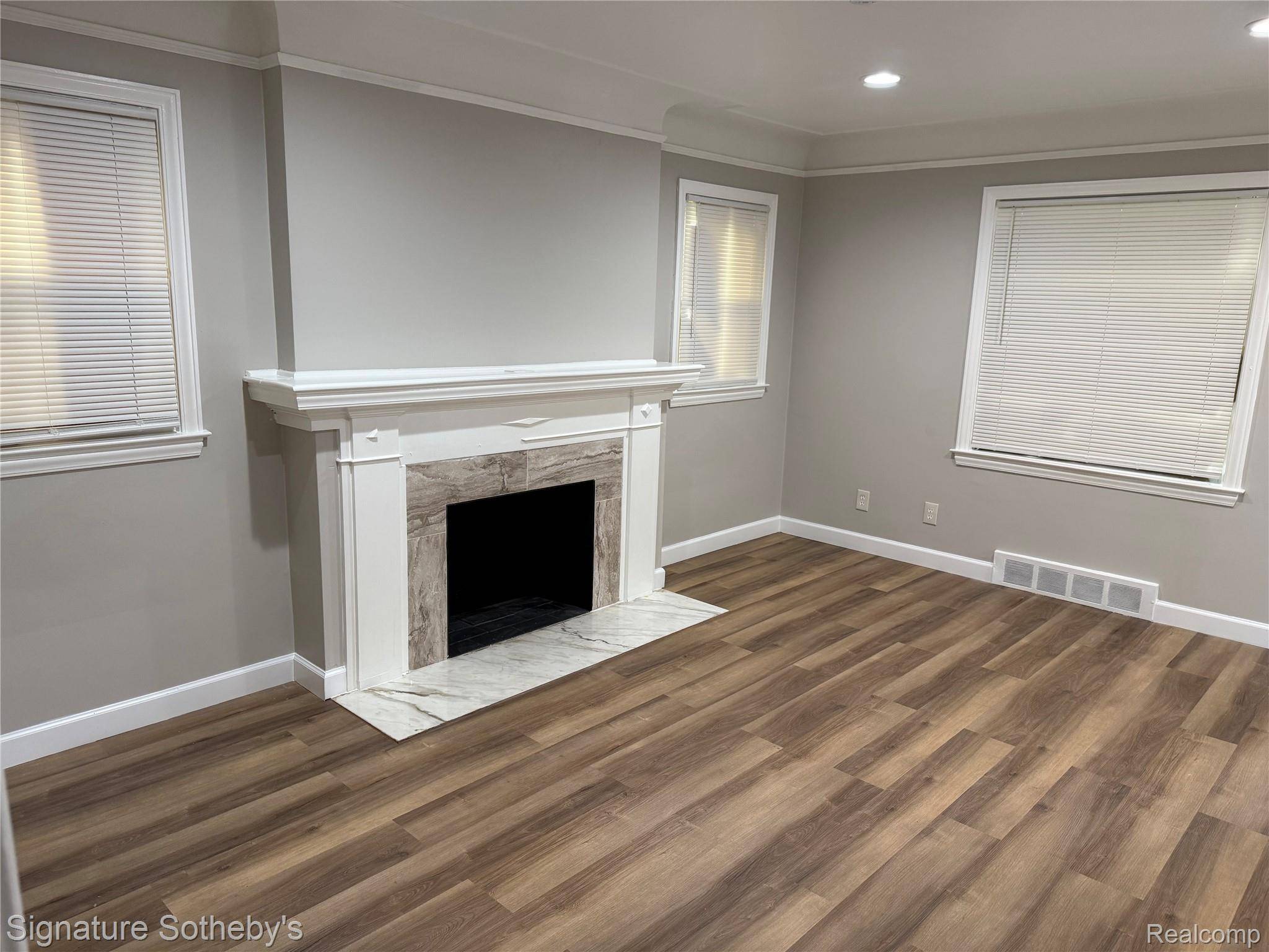 Detroit, MI 48224,9509 Lakepointe ST