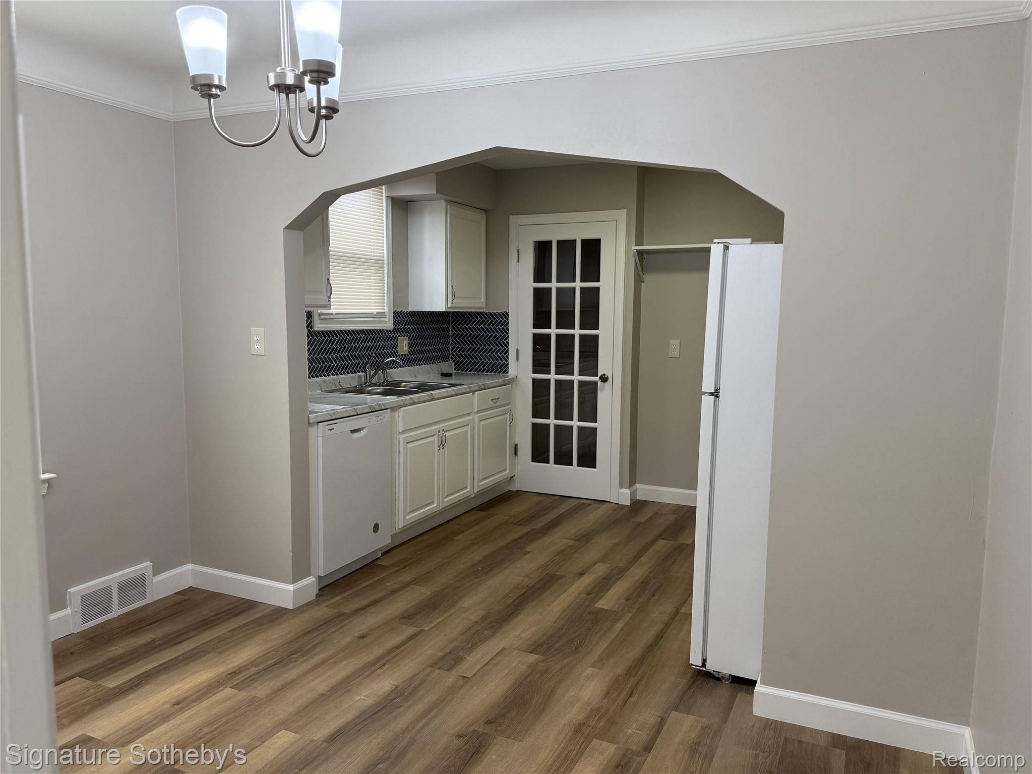 Detroit, MI 48224,9509 Lakepointe ST