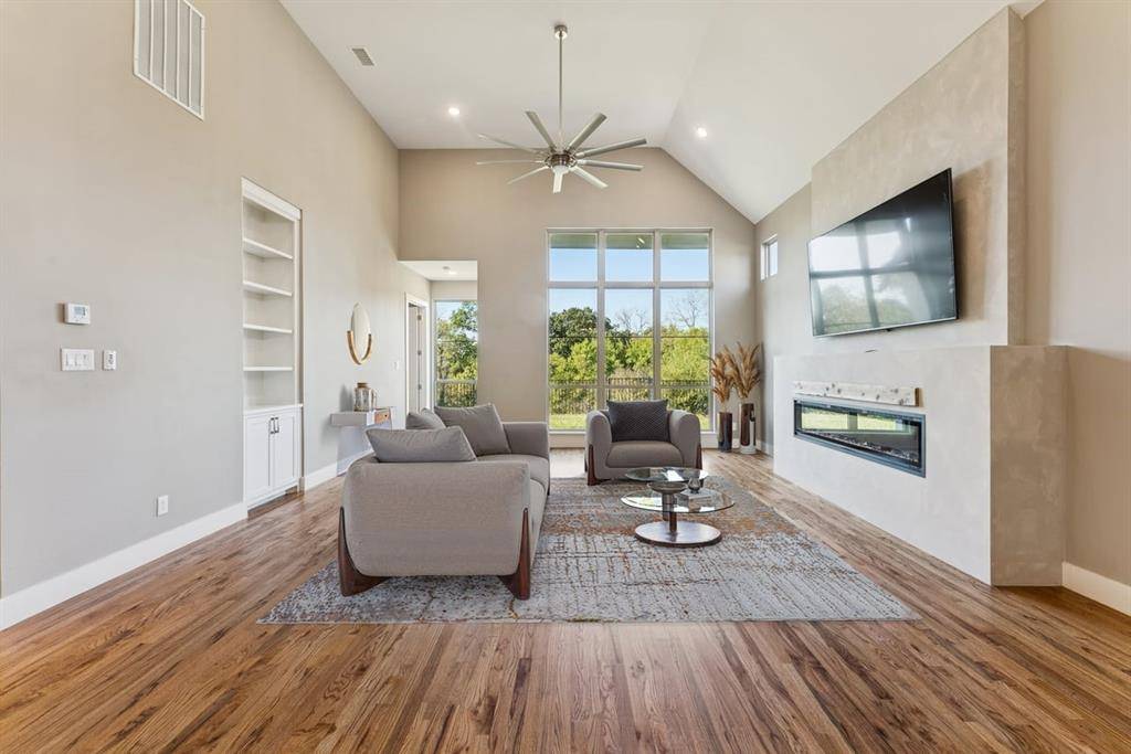 Desoto, TX 75115,914 Saint George Place