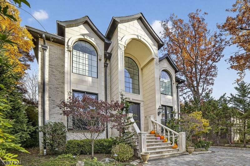 Fort Lee Boro, NJ 07024,1096 Briar Way