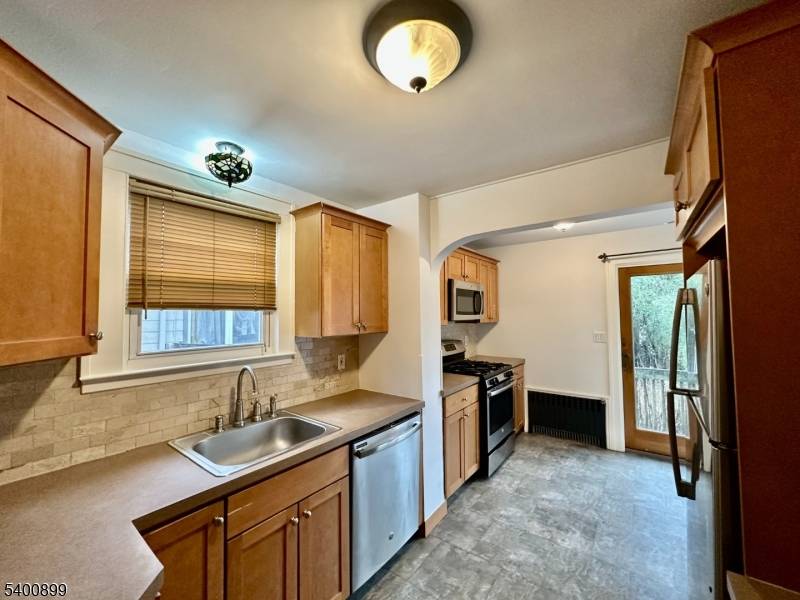 Teaneck Twp., NJ 07666,995 Grace Ter