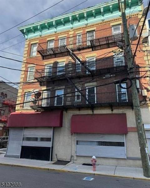 West New York Town, NJ 07093,5902 Madison St