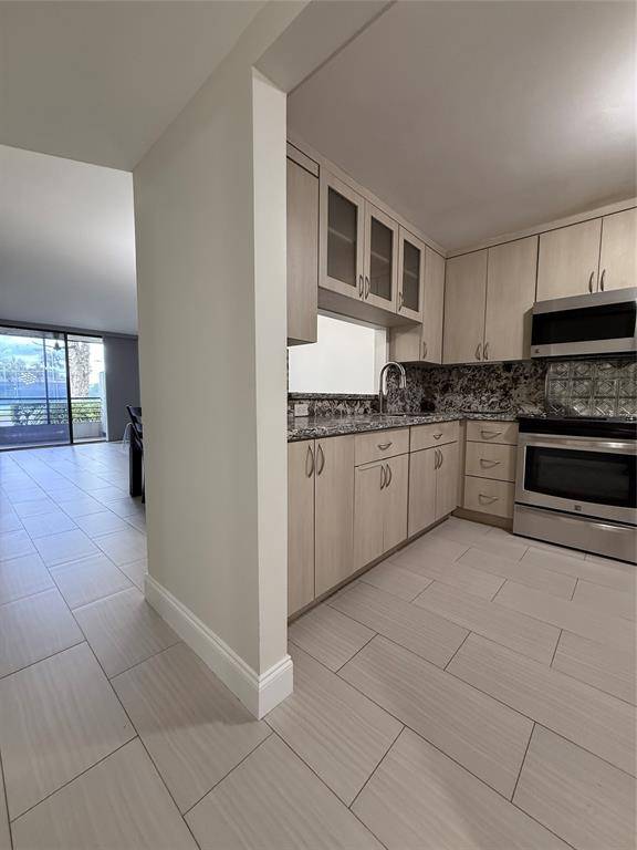 Pembroke Pines, FL 33026,1001 Colony Point Cir #107