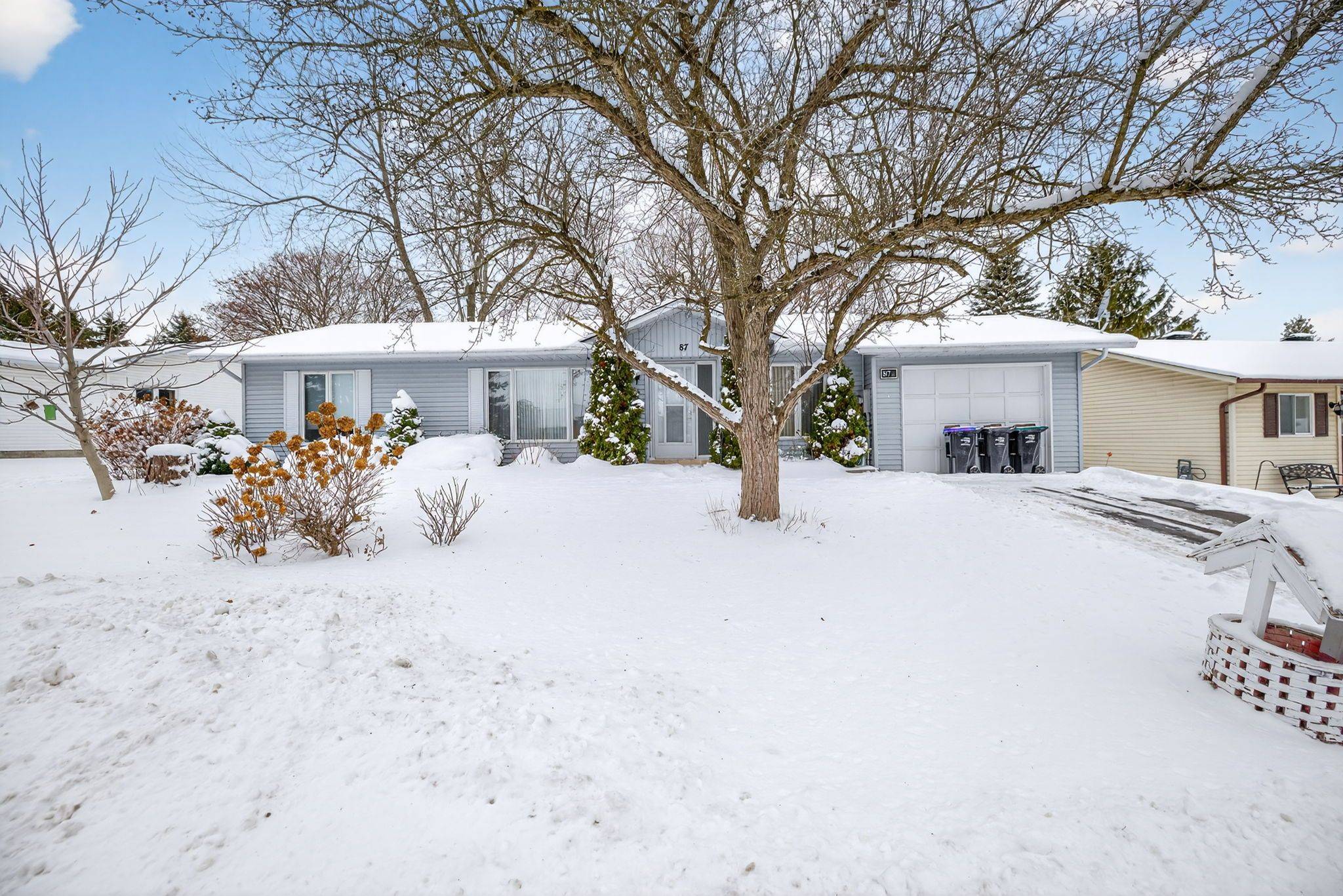 New Tecumseth, ON L0G 1W0,87 Tecumseth Pines DR