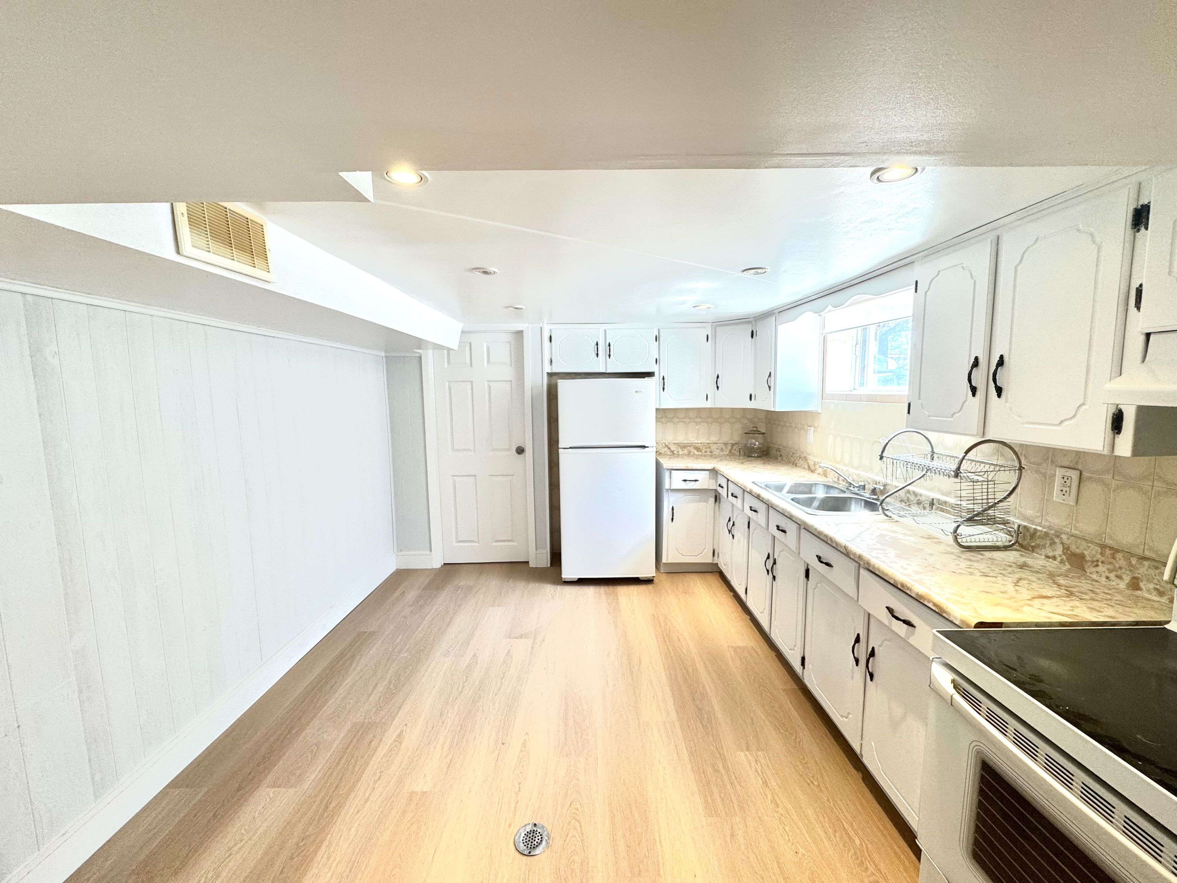 Toronto W07, ON M8Z 4C4,36 Ashmore AVE #Lower