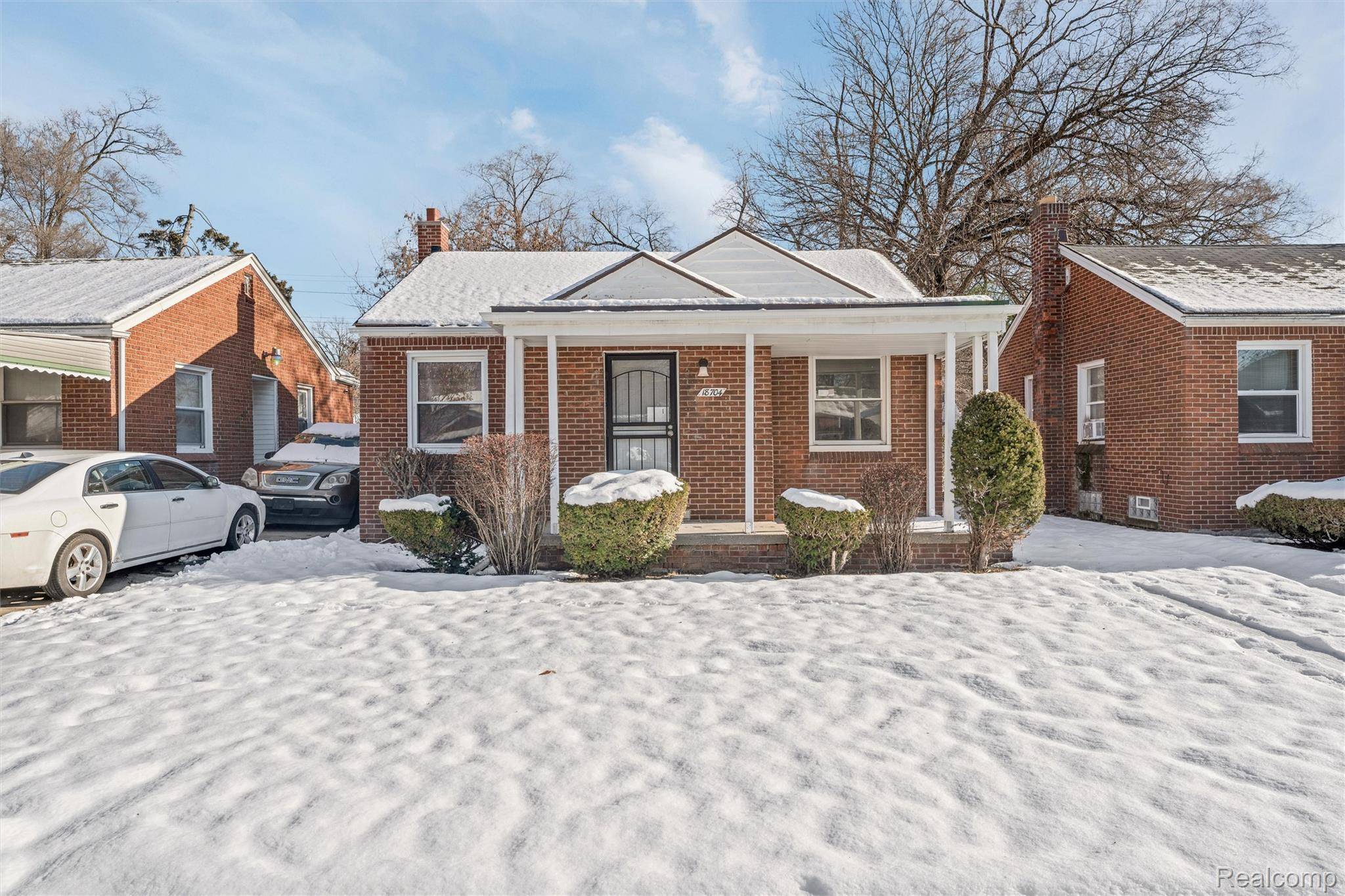 Detroit, MI 48219,18704 Sunderland RD