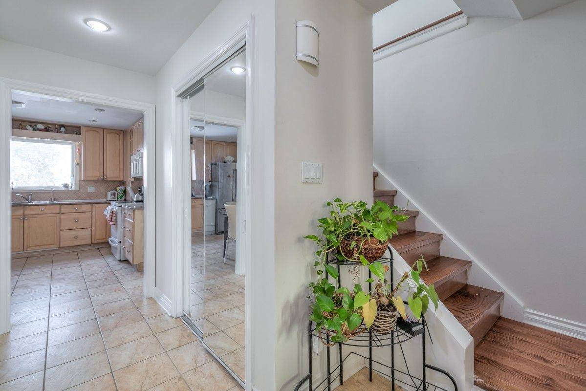 Markham, ON L3T 1B8,161 Highland Park BLVD