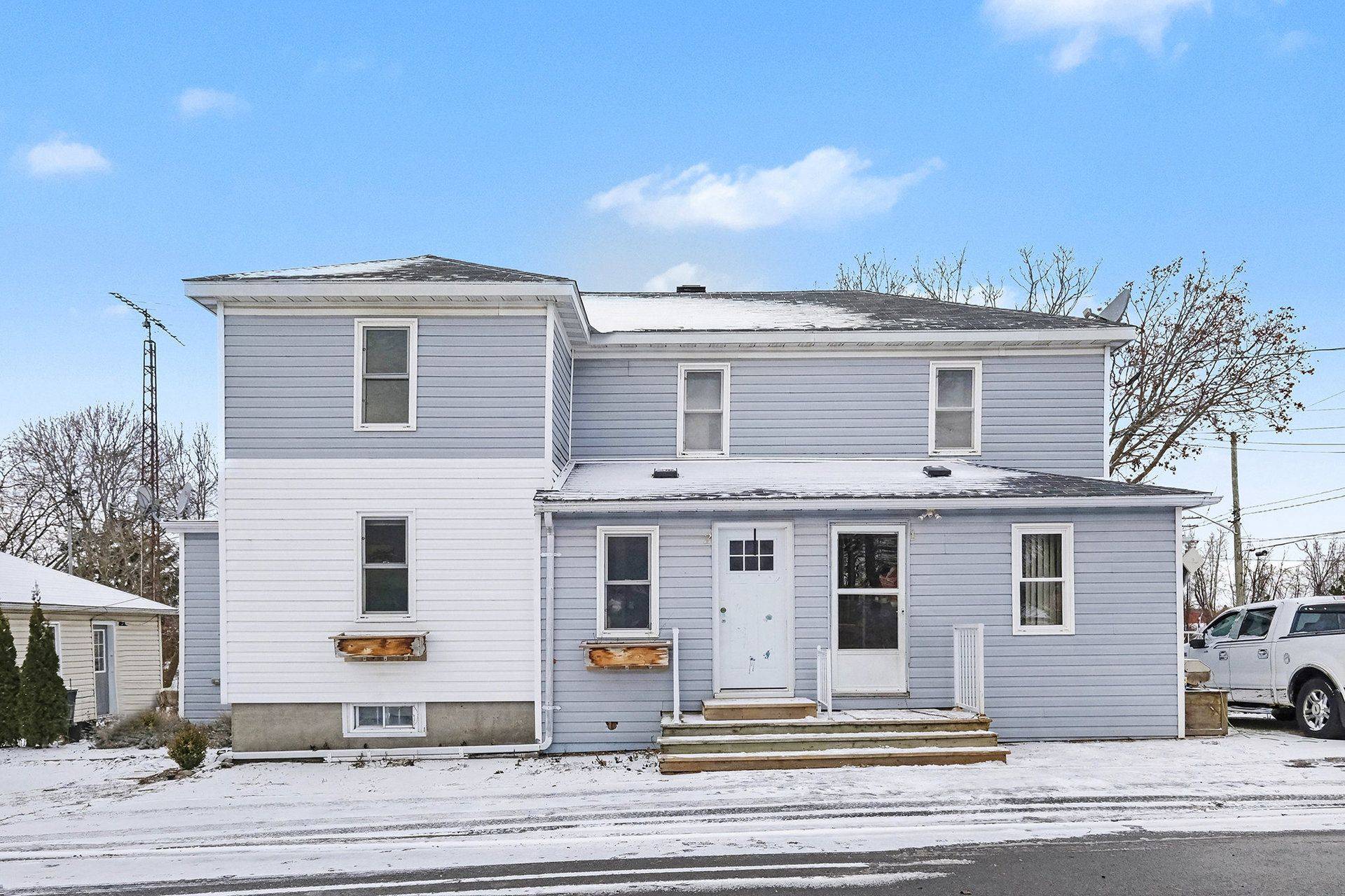 Prescott, ON K0E 1T0,803 ST LAWRENCE ST