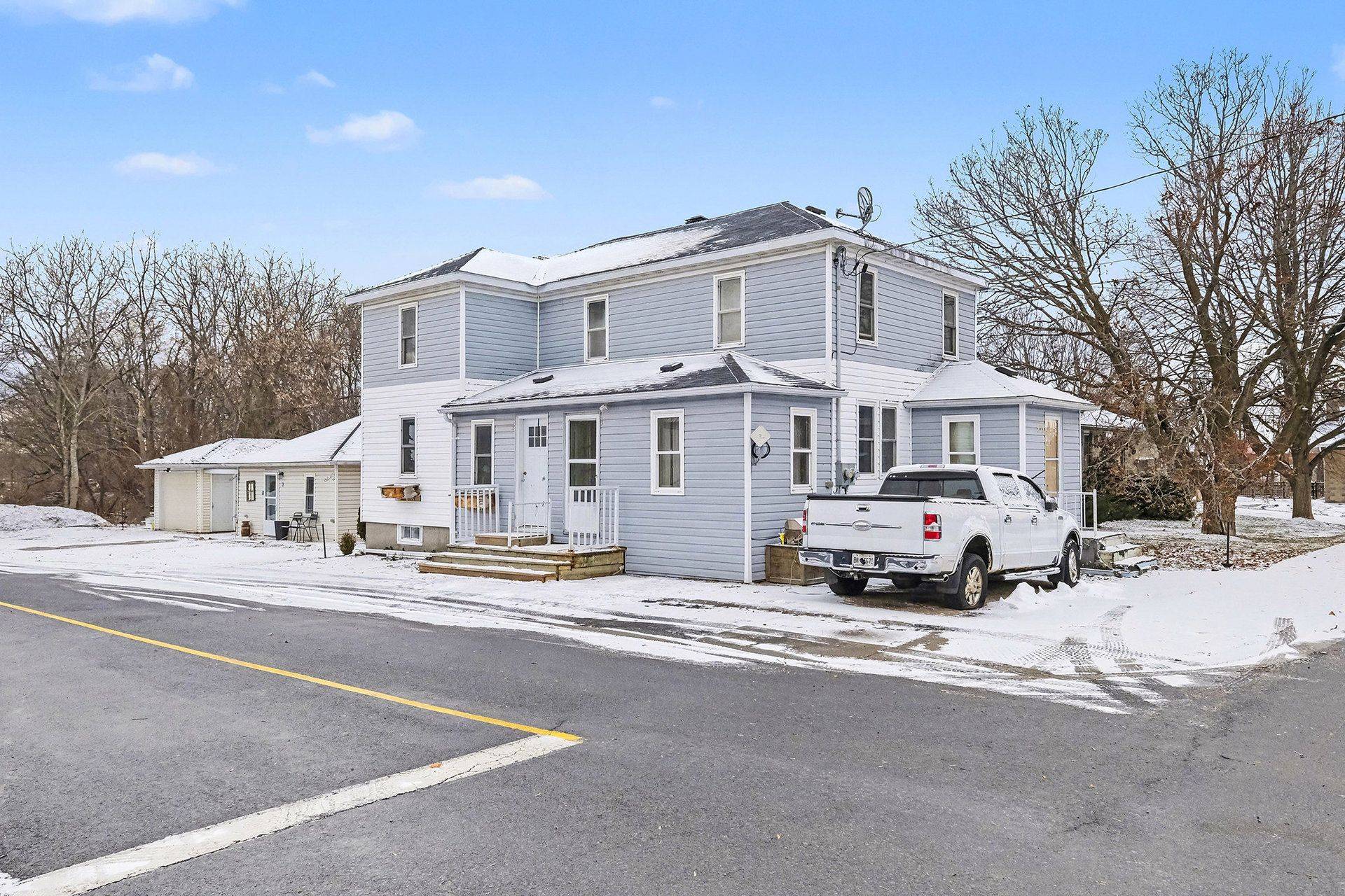 Prescott, ON K0E 1T0,803 ST LAWRENCE ST