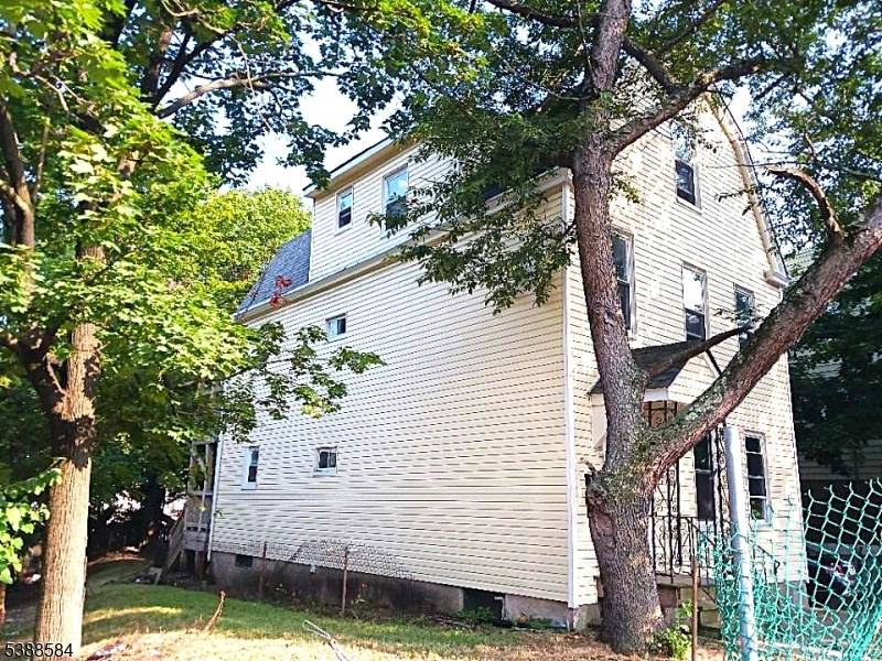 Newark City, NJ 07112,362 Chadwick Ave