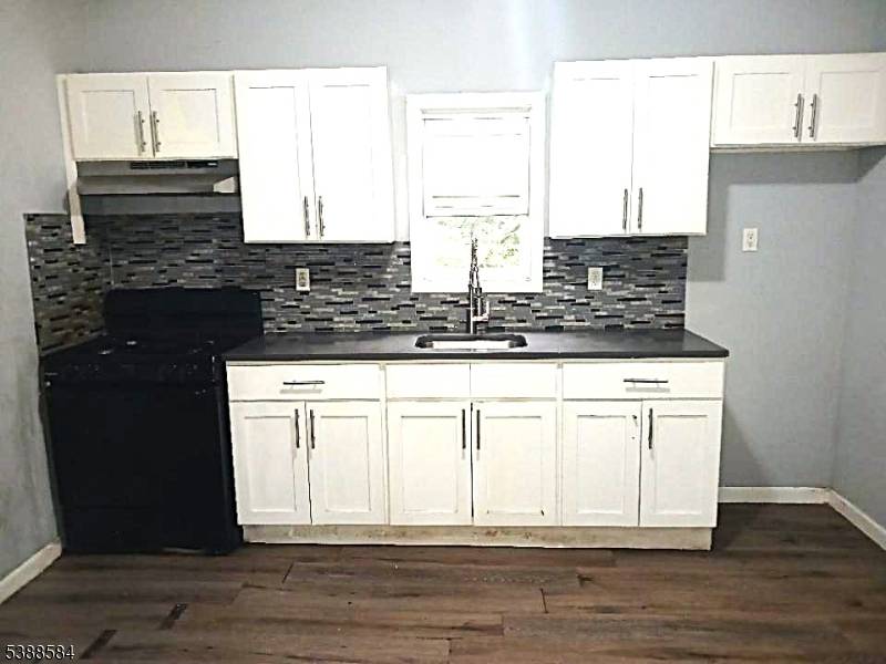 Newark City, NJ 07112,362 Chadwick Ave