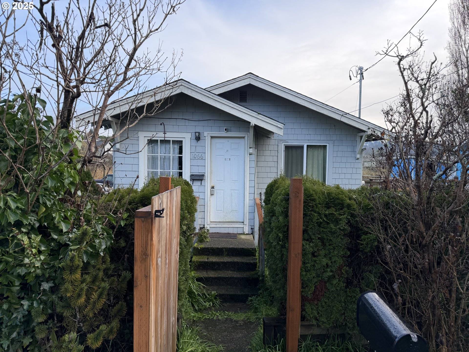 Coos Bay, OR 97420,1066 S 8TH ST