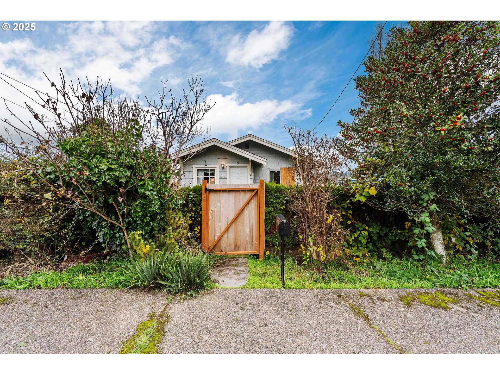 Coos Bay, OR 97420,1066 S 8TH ST