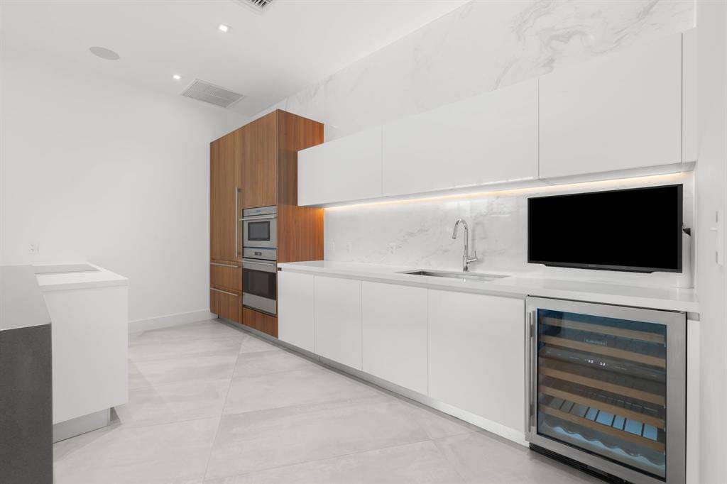 Fort Lauderdale, FL 33304,701 N Fort Lauderdale Beach Blvd #214