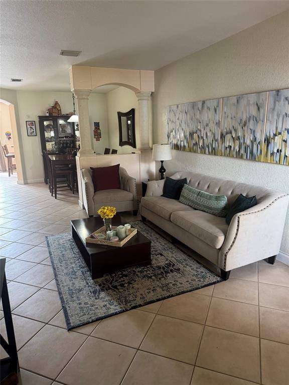 Miami, FL 33194,Address not disclosed