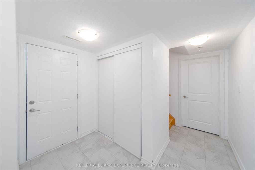 Barrie, ON L9J 0T8,25 Tobias LN