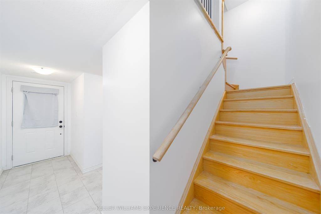 Barrie, ON L9J 0T8,25 Tobias LN