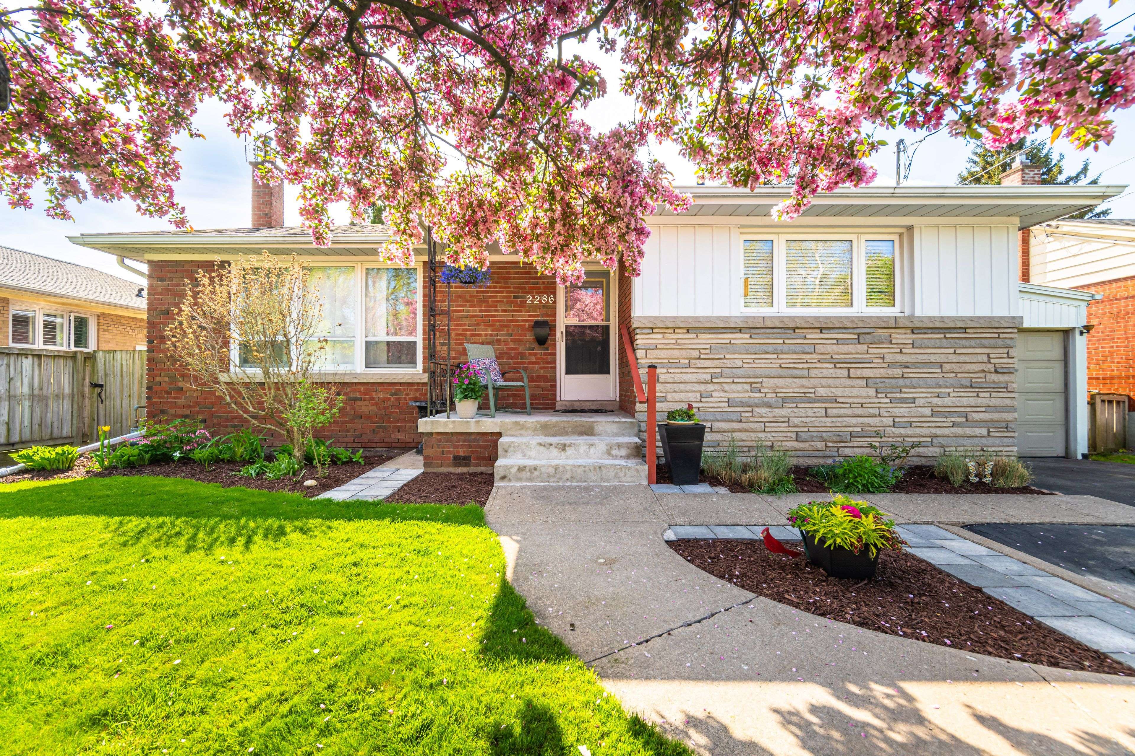 Burlington, ON L7R 2A2,2286 Prospect ST