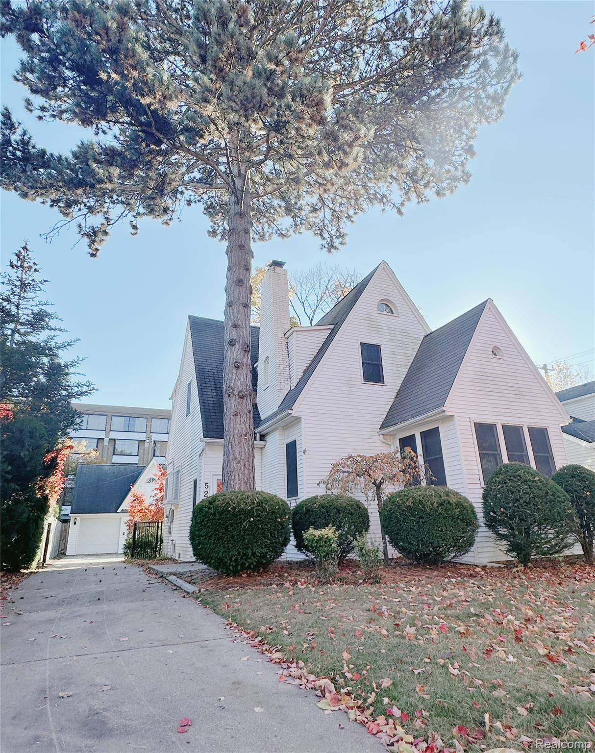 Birmingham, MI 48009,524 Oakland AVE