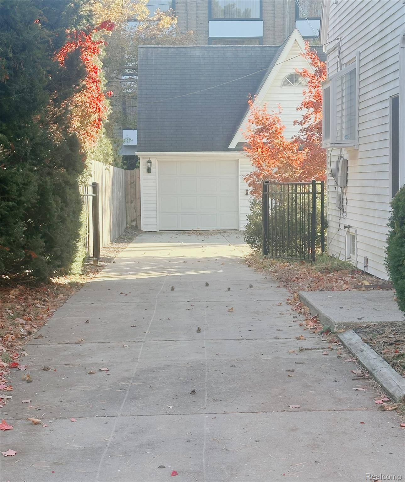 Birmingham, MI 48009,524 Oakland AVE