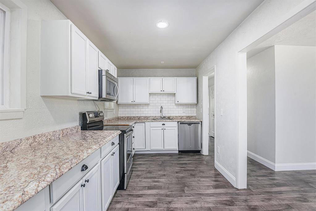 Azle, TX 76020,233 Victoria Avenue