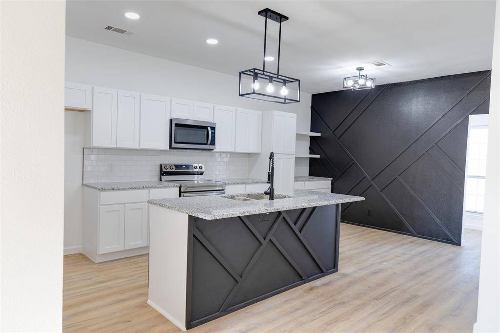 Hillsboro, TX 76645,303 Country Club Road