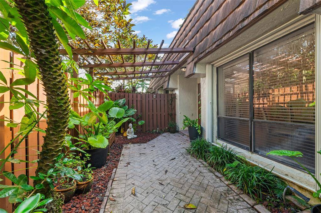 Davie, FL 33325,11927 SW 13th Ct #-