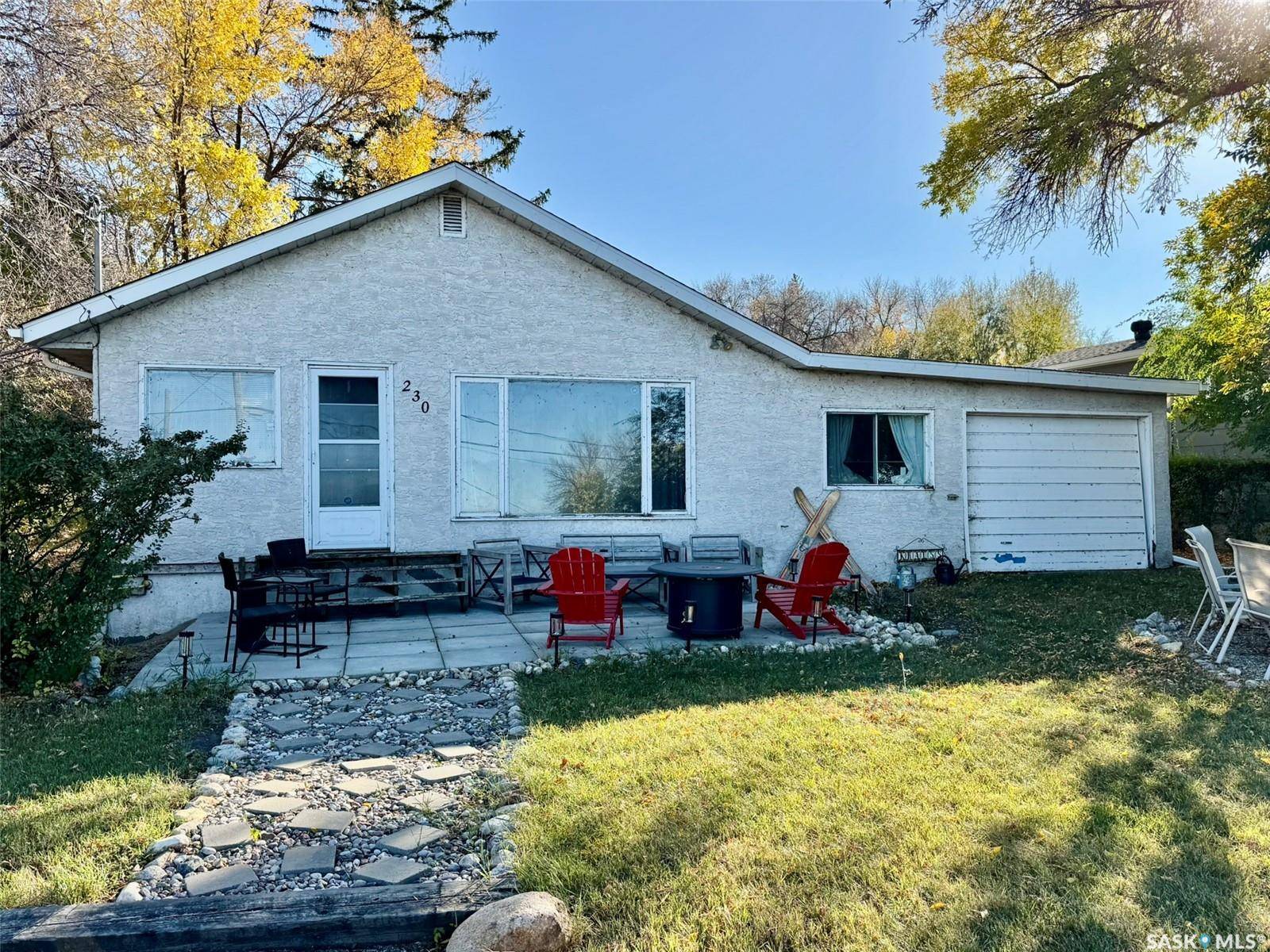 Regina Beach, SK S0G 4C0,230 Daly AVENUE