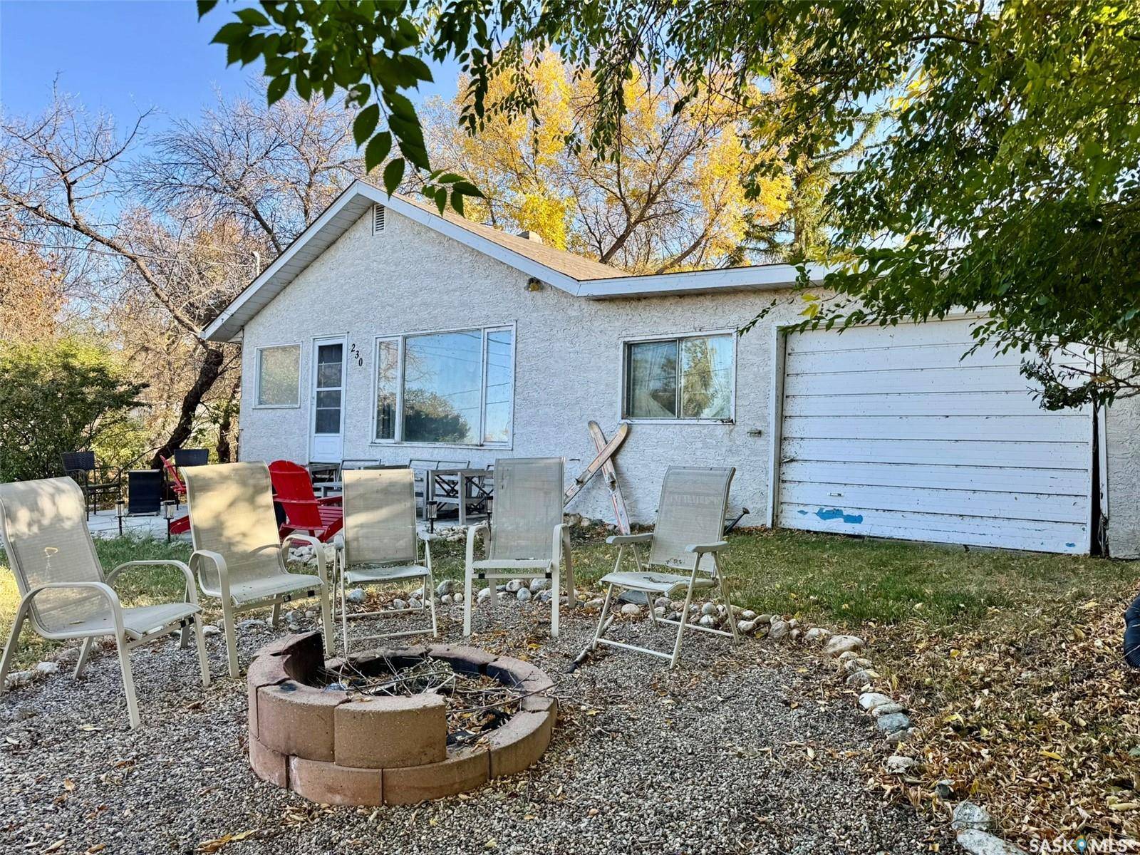 Regina Beach, SK S0G 4C0,230 Daly AVENUE