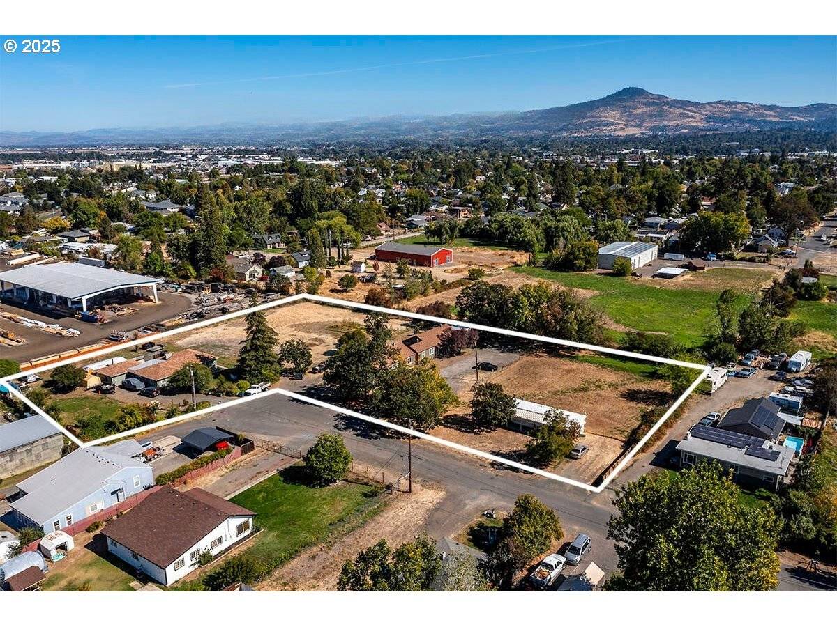 Medford, OR 97501,144 176 REAGER ST