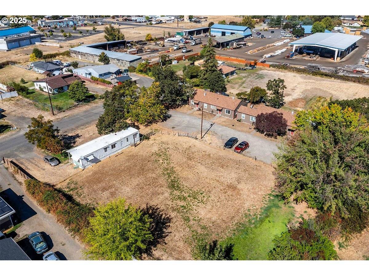 Medford, OR 97501,144 166 REAGER ST