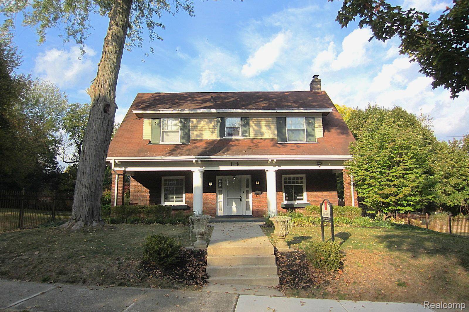 Pontiac, MI 48341,117 E Iroquois RD