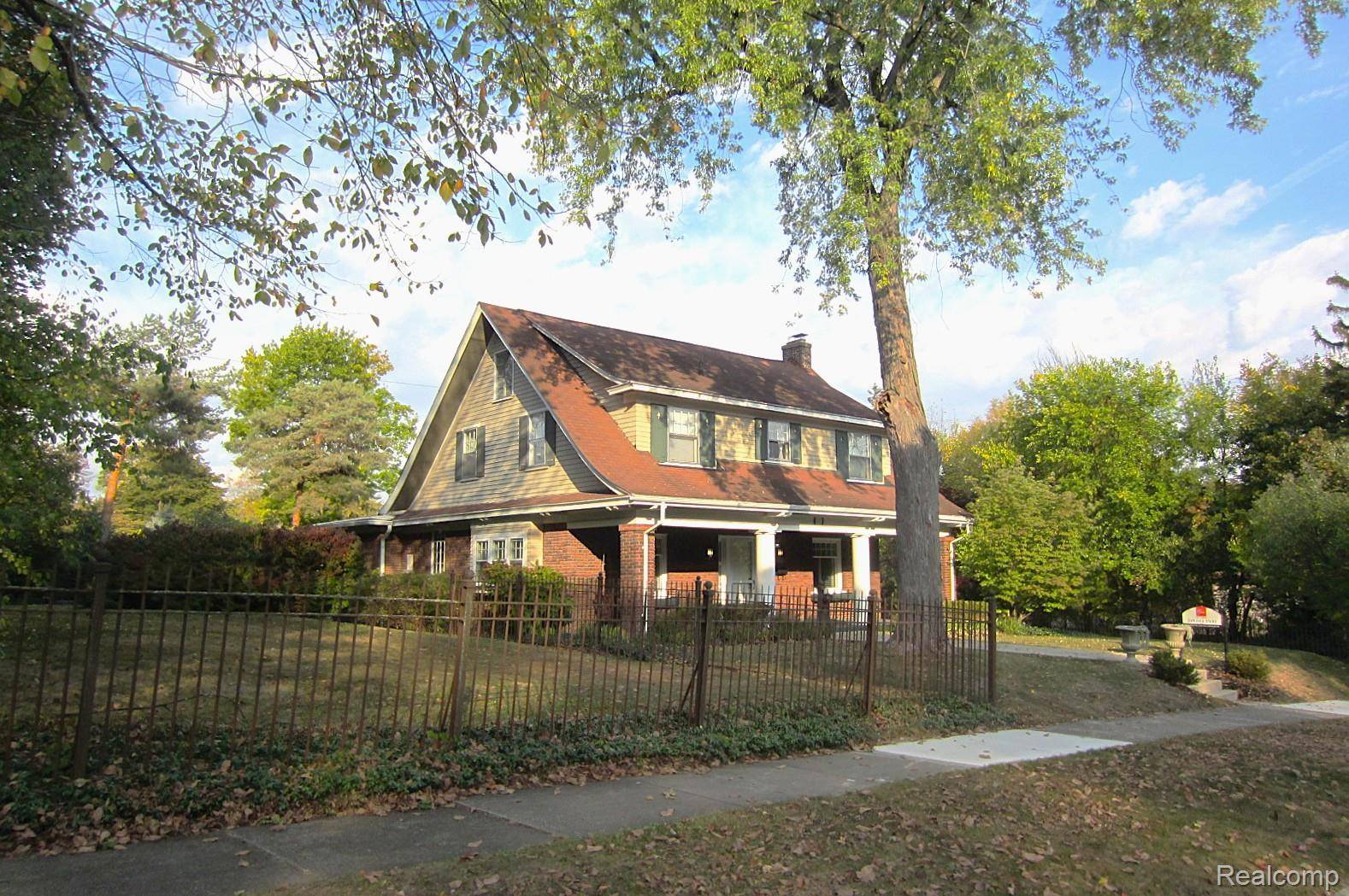 Pontiac, MI 48341,117 E Iroquois RD