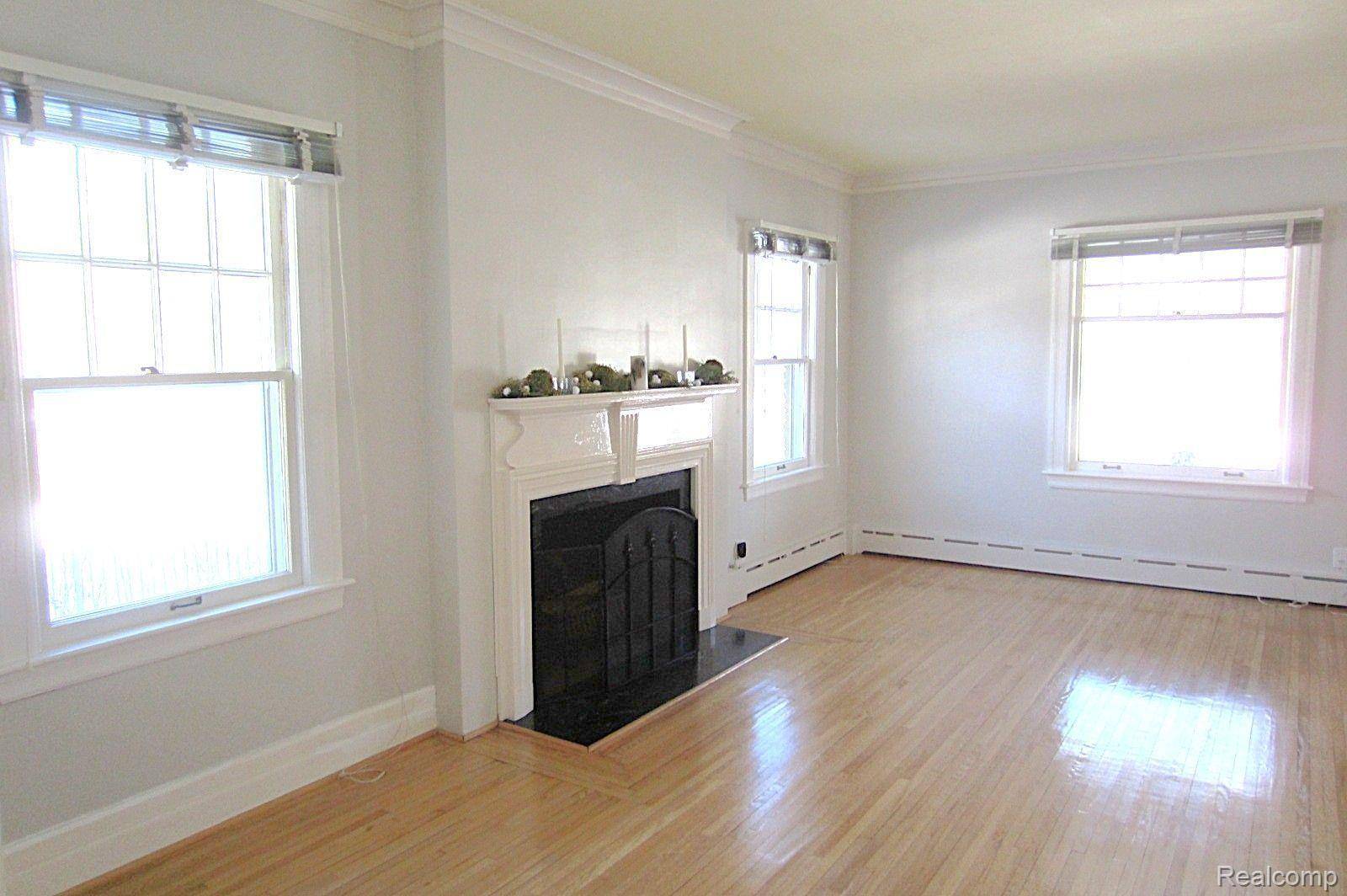 Pontiac, MI 48341,117 E Iroquois RD