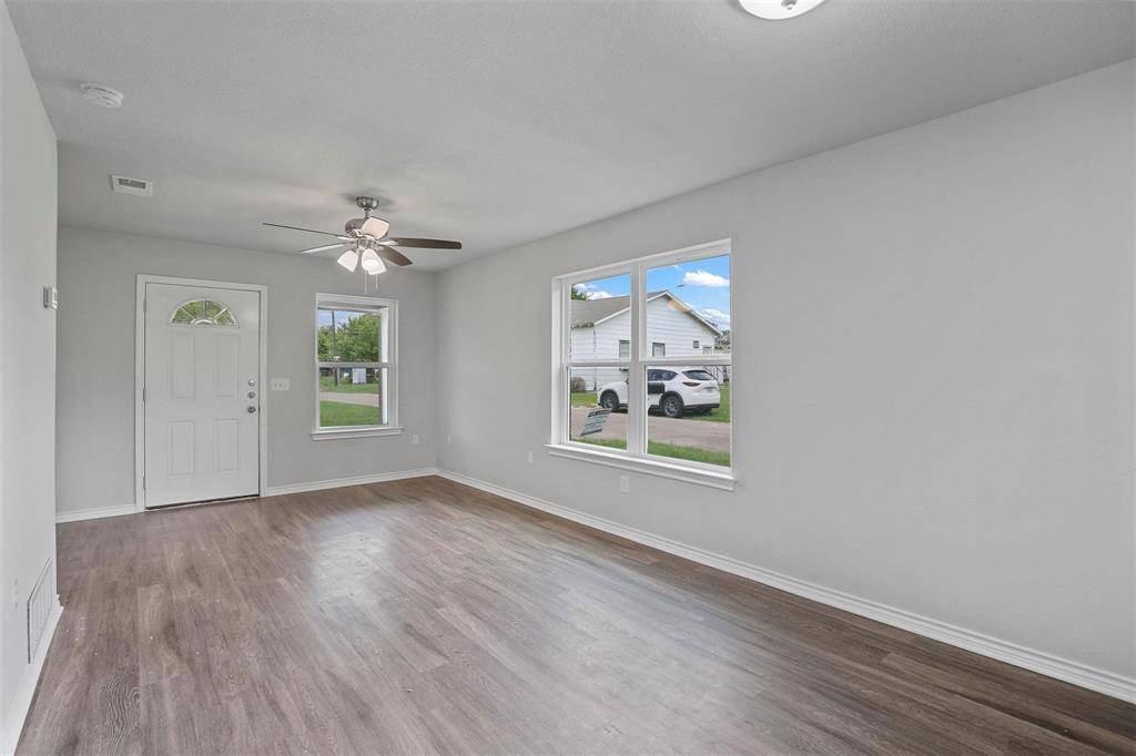 Bonham, TX 75418,317 Jones Street