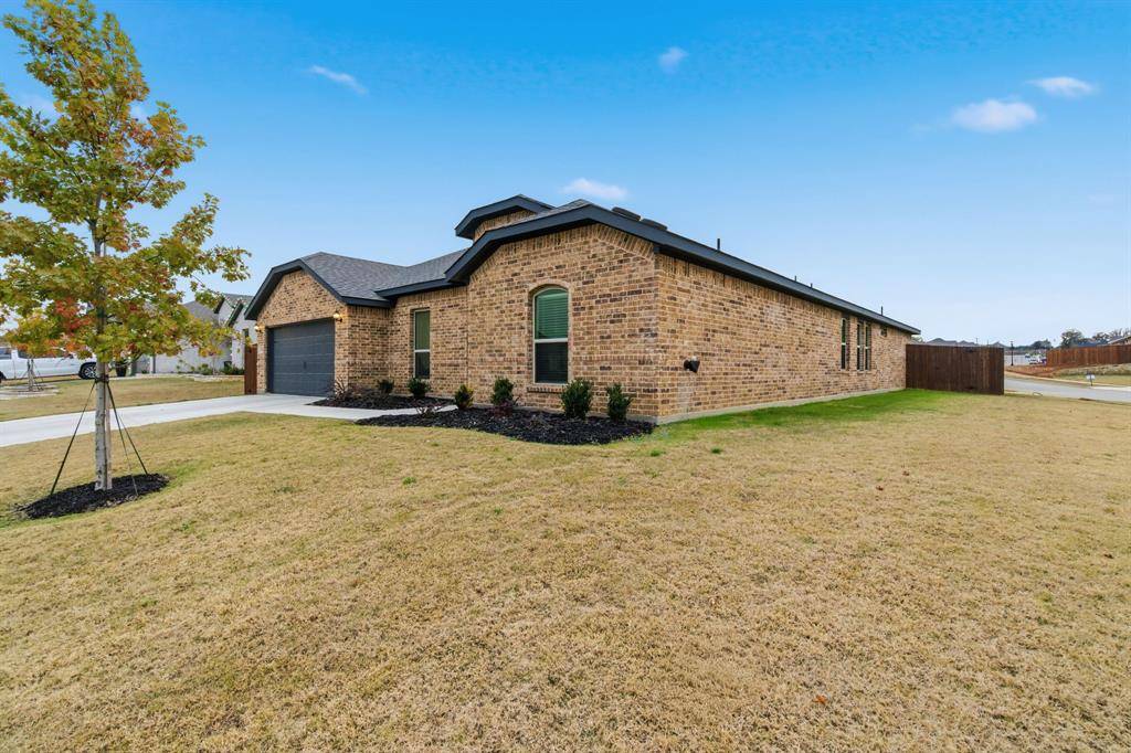 Azle, TX 76020,437 Falcon Way