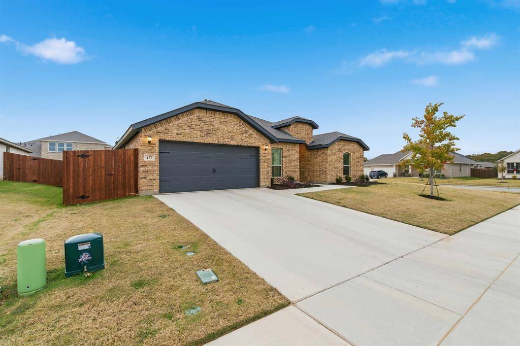 Azle, TX 76020,437 Falcon Way