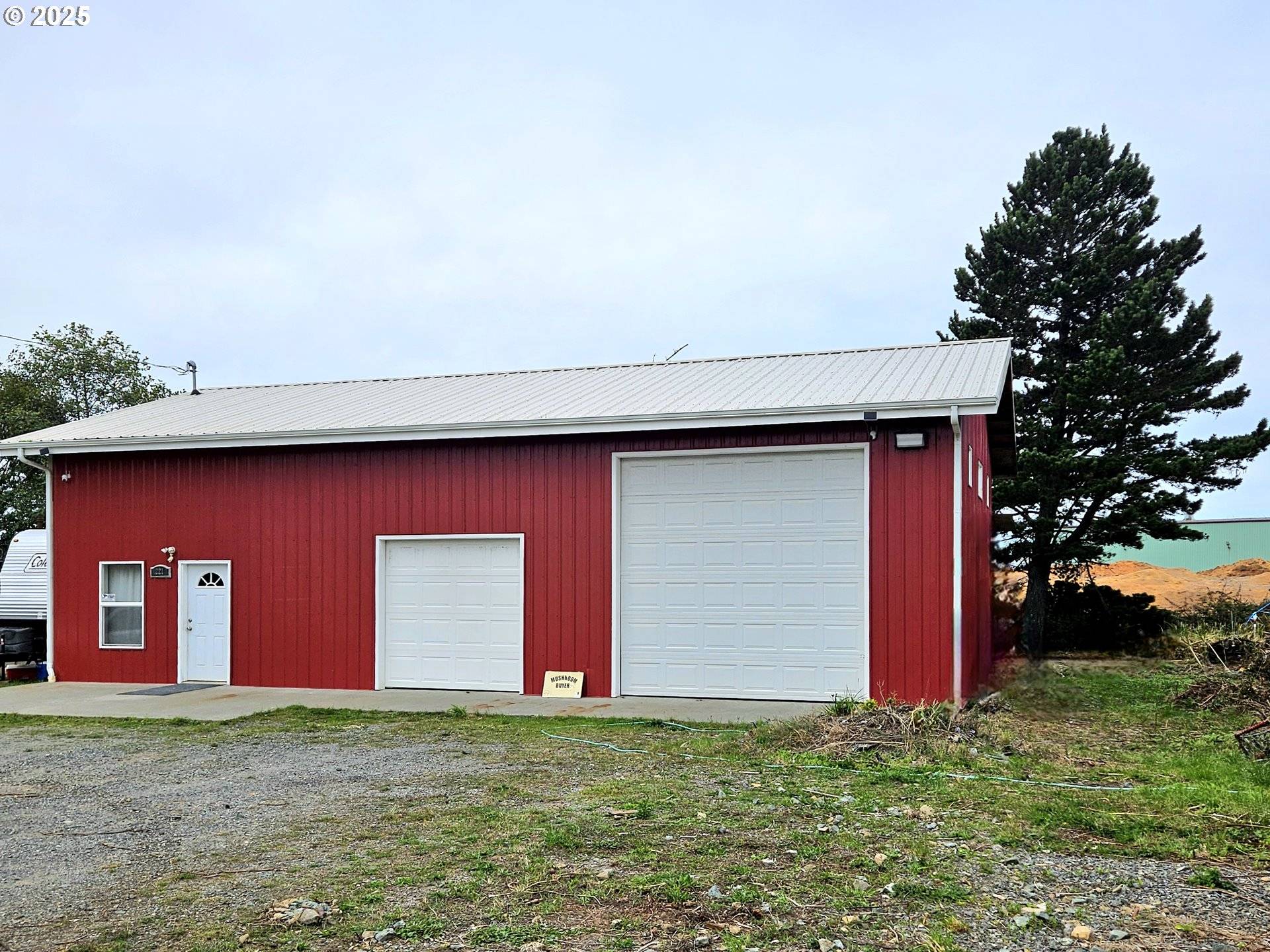 Brookings, OR 97415,221 KING ST