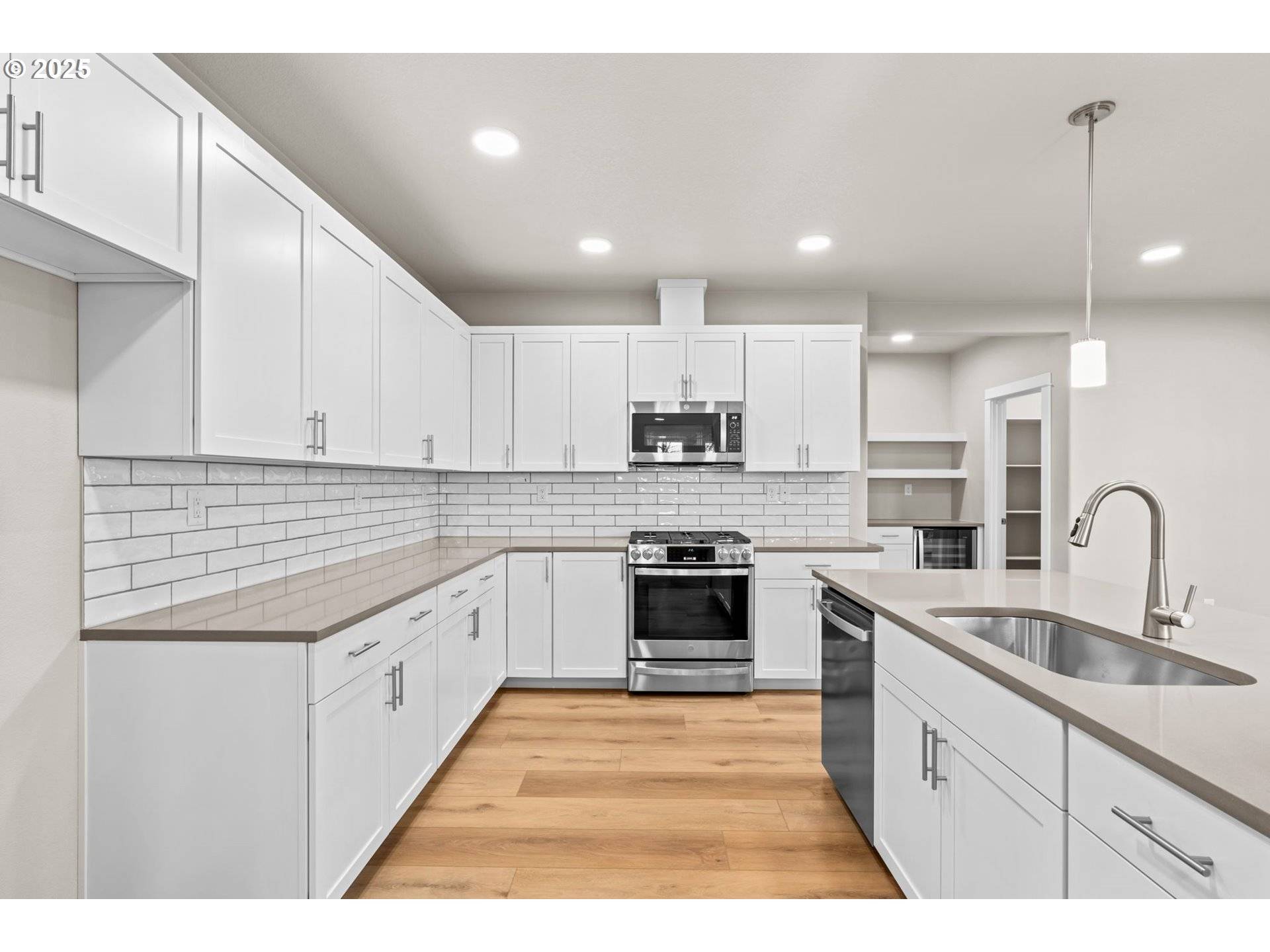 Eugene, OR 97403,2668 CASCARA DR