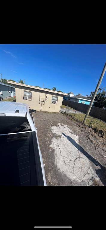 Fort Pierce, FL 34950,810 N 17th St