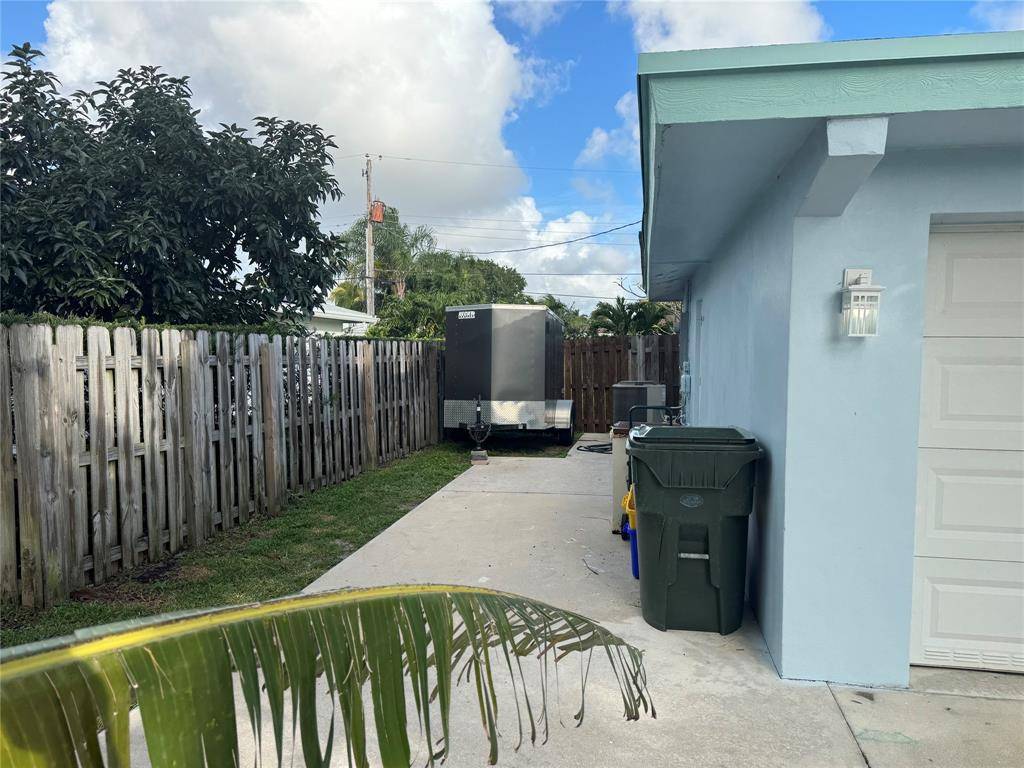 Boca Raton, FL 33431,439 NE 33rd St