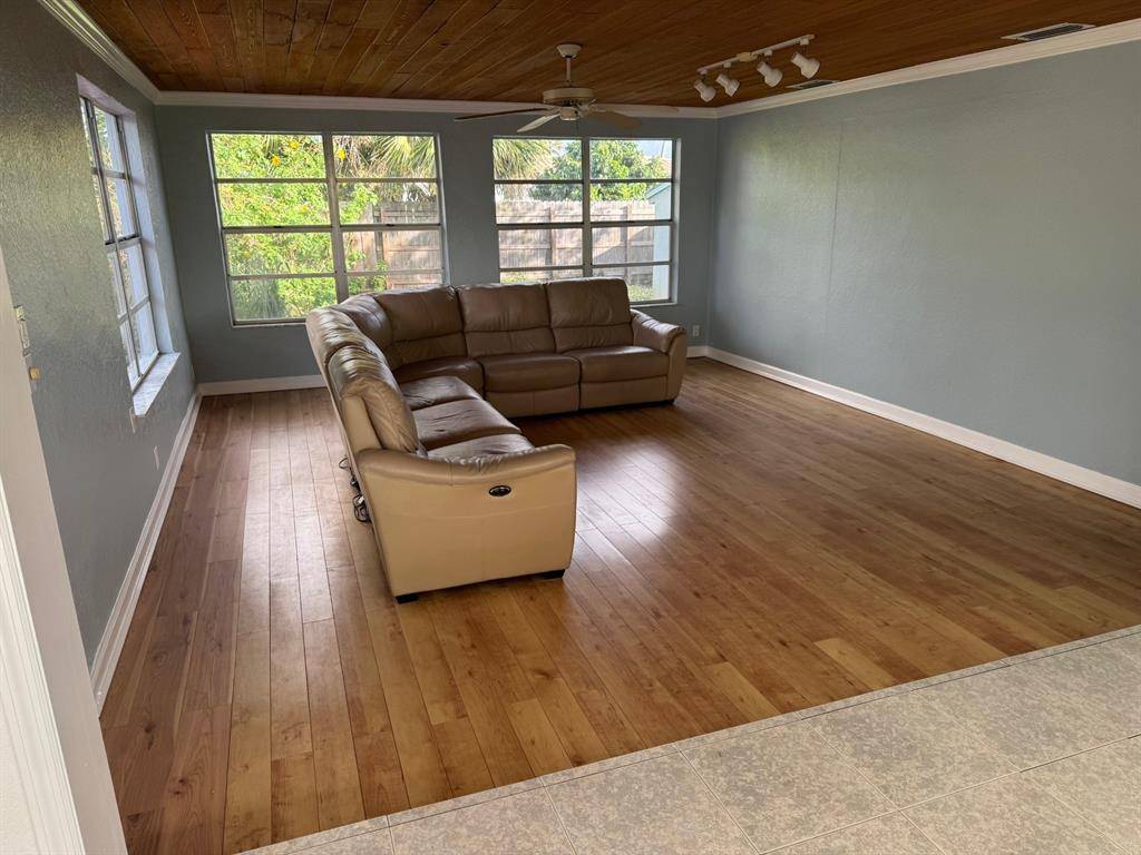 Boca Raton, FL 33431,439 NE 33rd St