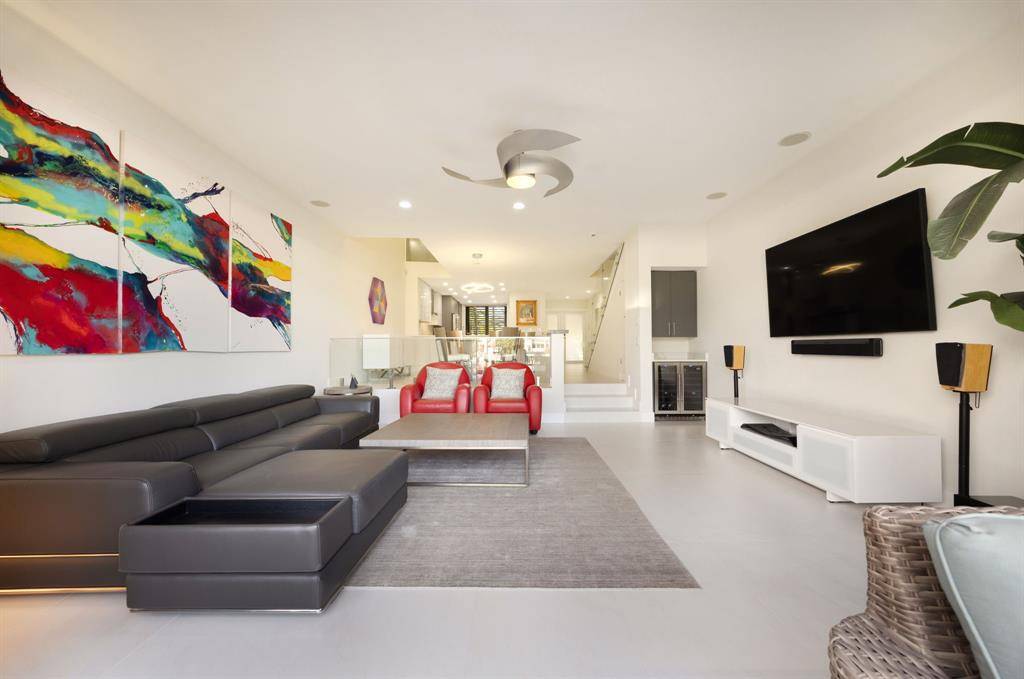 Fort Lauderdale, FL 33301,424 Hendricks Isle #6