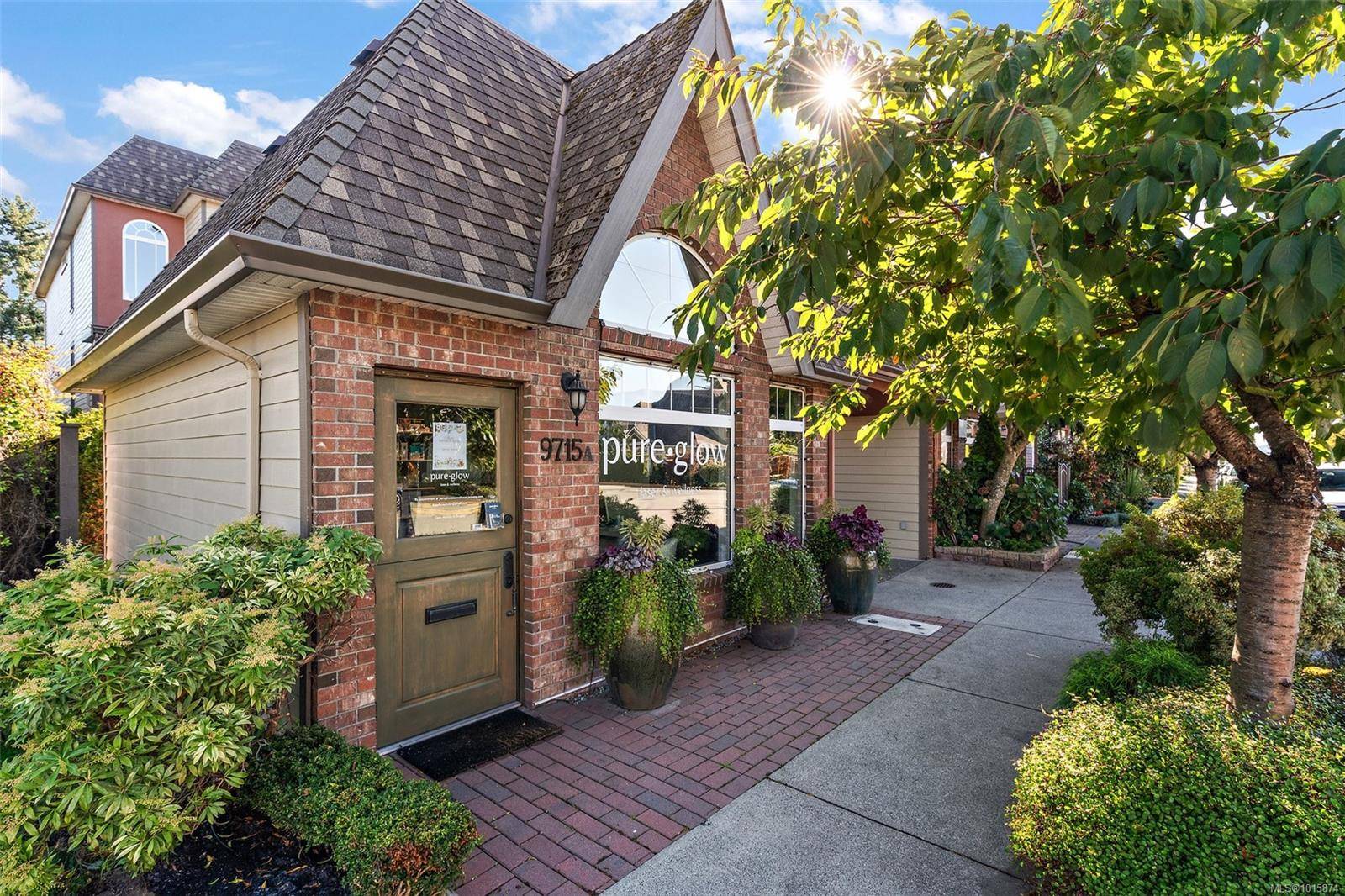 Sidney, BC V8L 3C3,9715 Second St