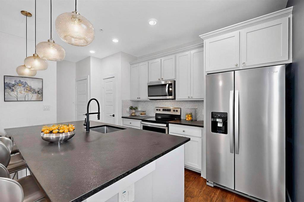 Denton, TX 76201,800 S Welch Street #101