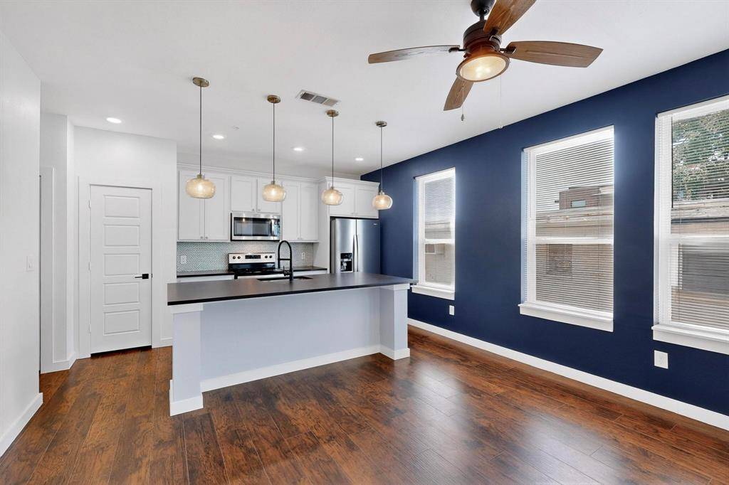 Denton, TX 76201,800 S Welch Street #101