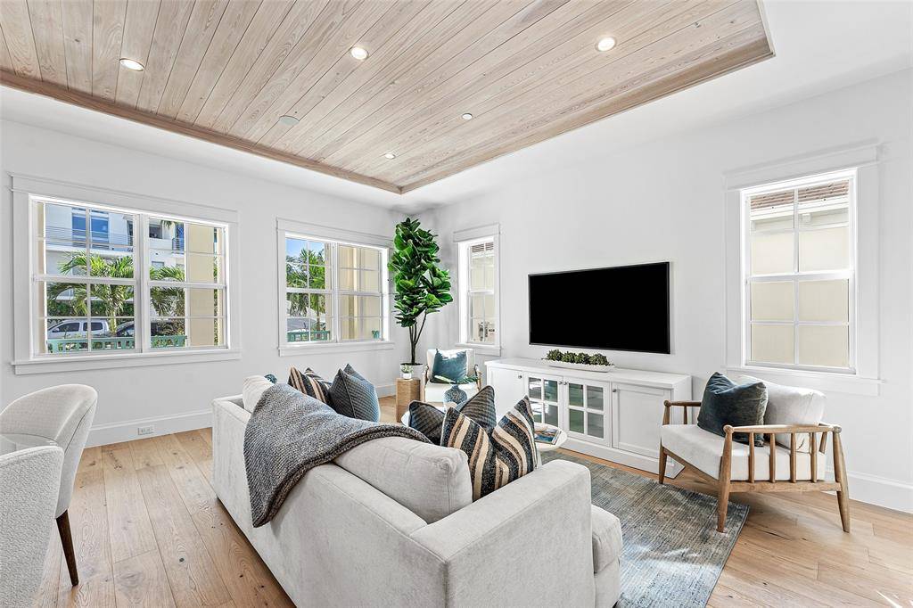 Delray Beach, FL 33444,160 SE 1st Avenue