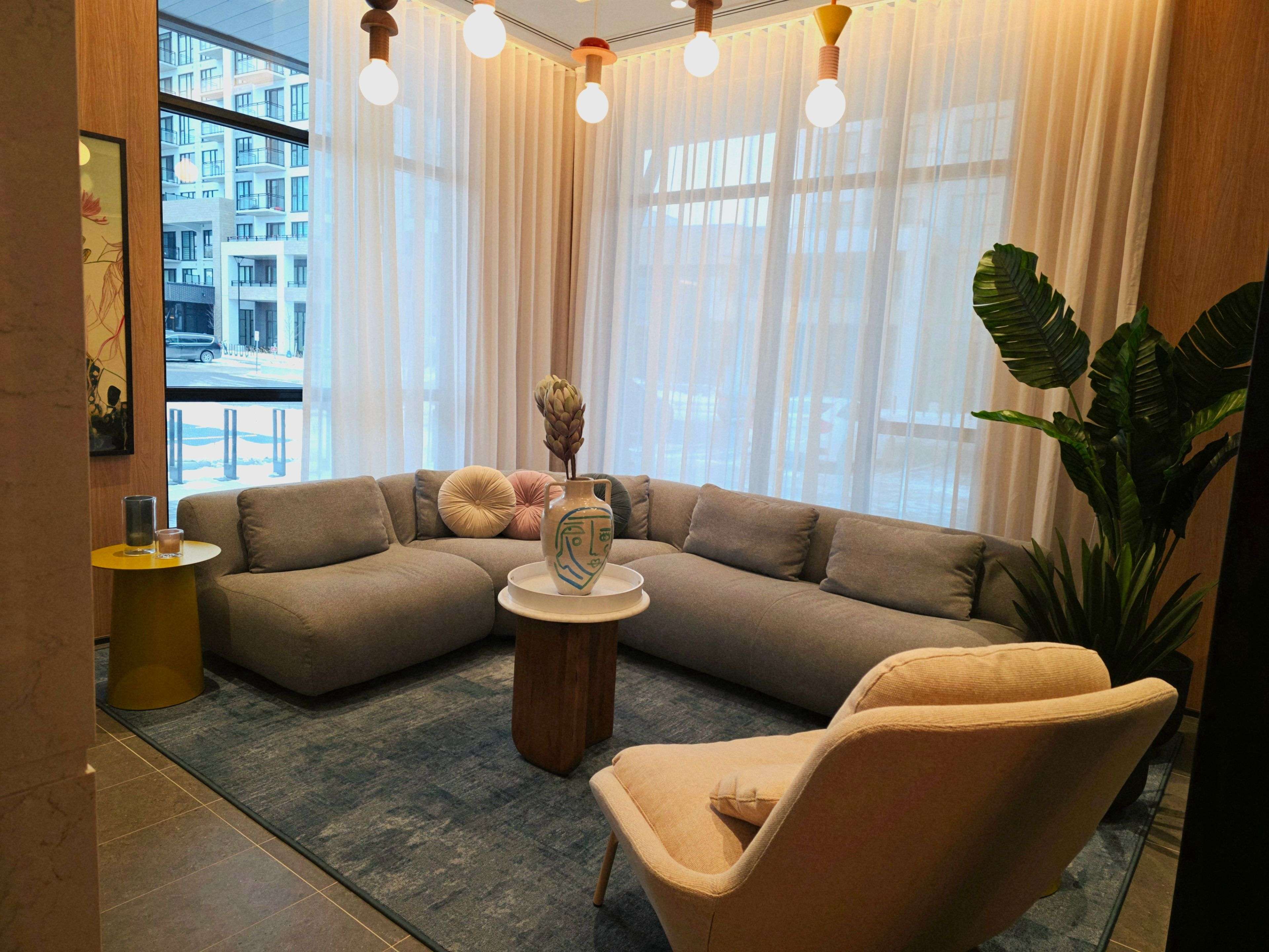 Milton, ON L9E 2B3,720 Whitlock AVE #402